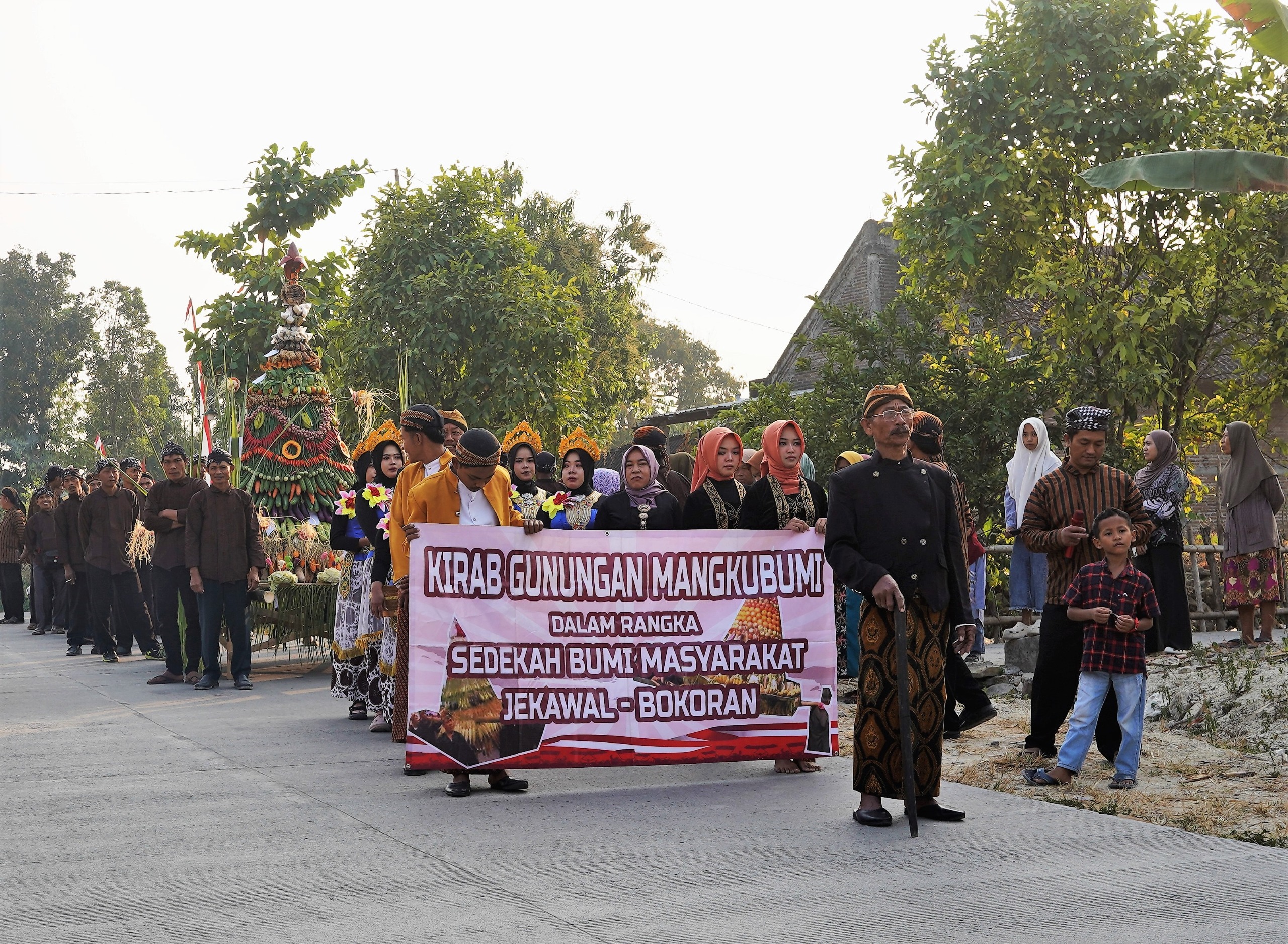 Kirab Gunungan Mangkubumi, Merawat Tradisi dan Jejak Sejarah di Jekawal